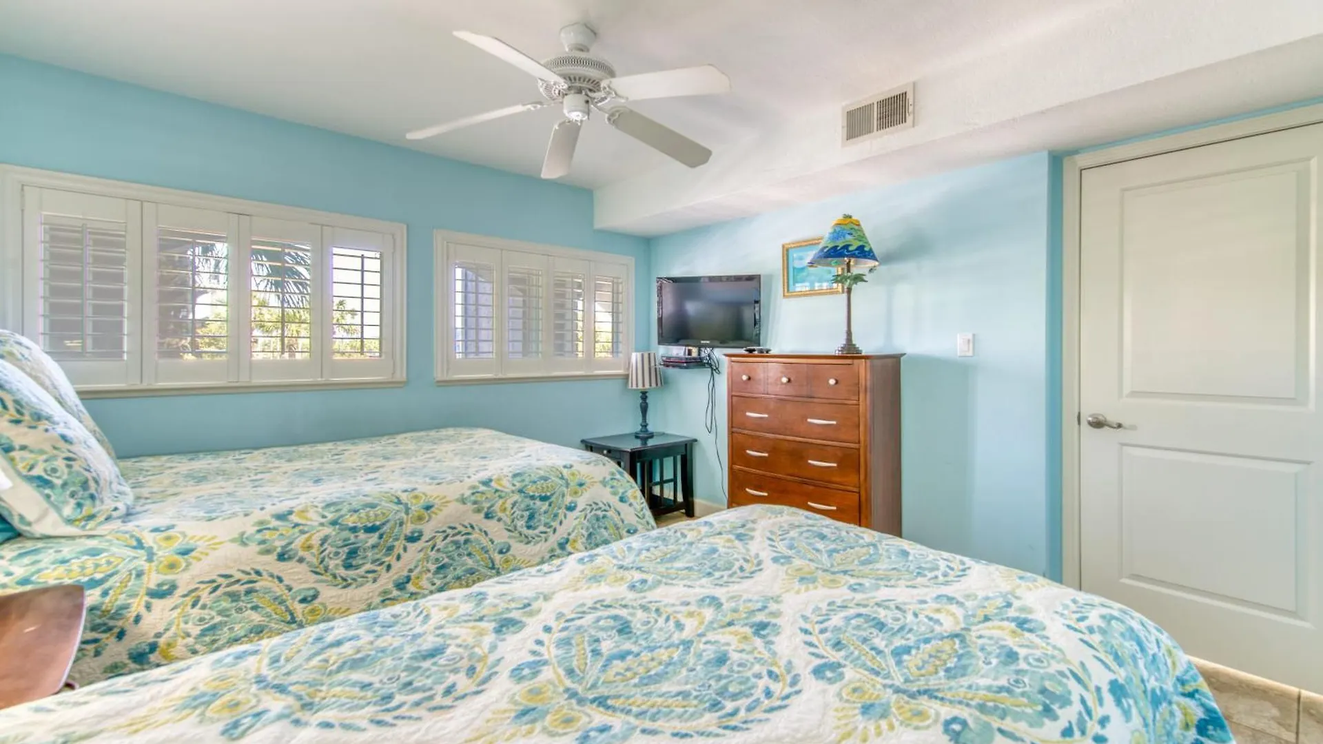 Beach House Condominiums C204 - Beachfront With Pool, Wifi, & Beach Service Destin